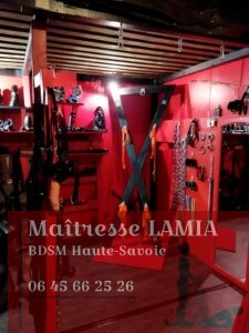 maitresse Lamia croix