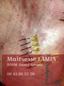 maitresse Lamia les aiguilles ca pique