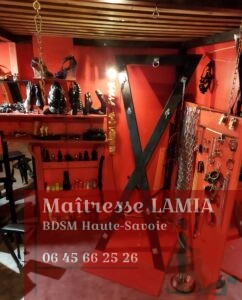 Maitresse Lamia le donjon
